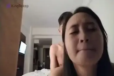 Gadis Bondol Cantik Pasrah Goyang Kasur Pacar
