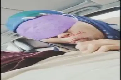 Ukhti Hijab Biru Cantik Pasrah Servis Mobil